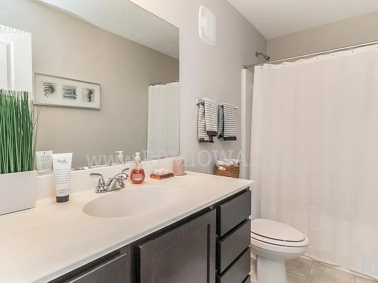 7902 Cottonwood Ln — Photo 5