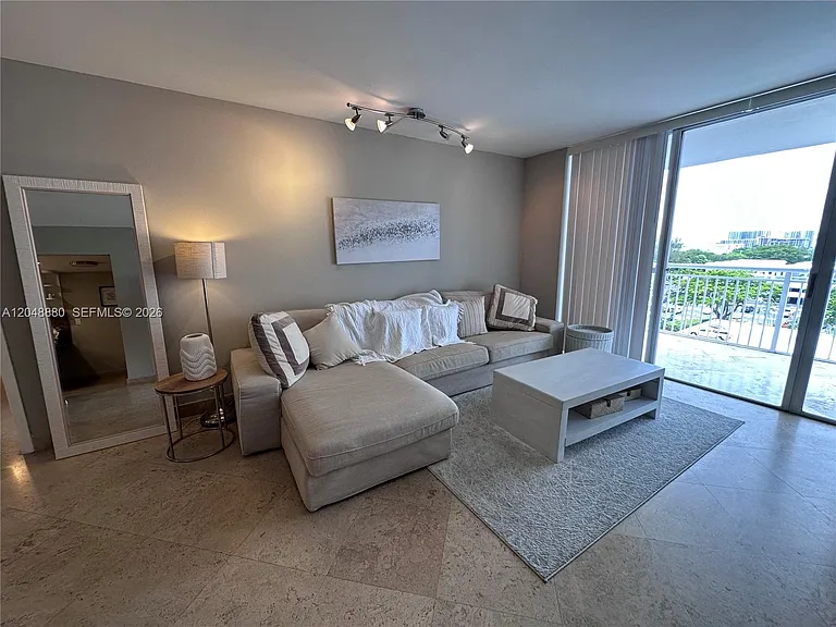 18021 Biscayne Blvd #702 — Photo 1