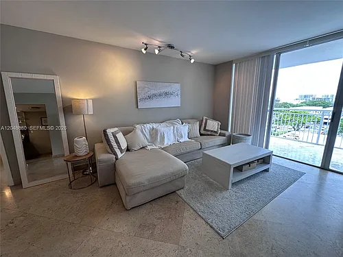 18021 Biscayne Blvd #702 Photo 1 18021 Biscayne Blvd #702 Photo 1