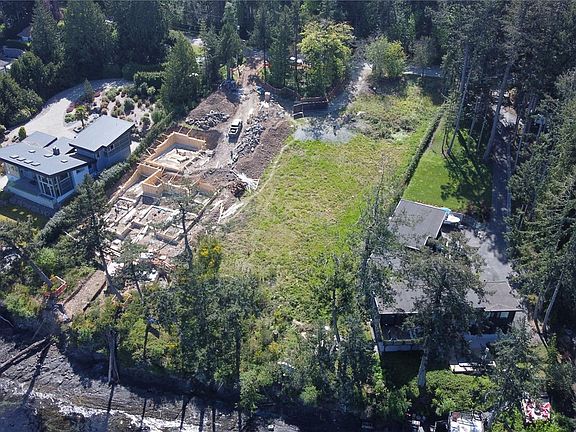 2nd image of 760 Lands End Rd