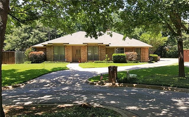 1st image of 3014 Oak Forest Dr