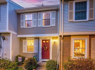 1652 Harvest Green Ct, Reston, VA 20194