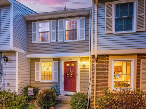 1652 Harvest Green Ct, Reston, VA 20194