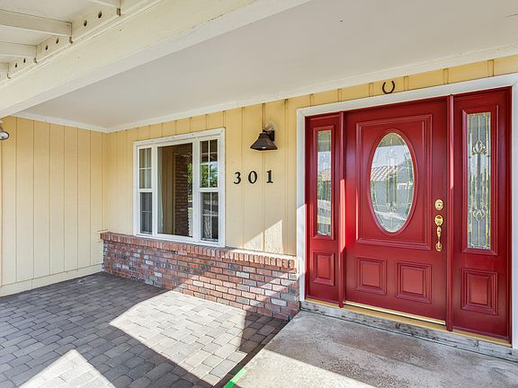 4th image of 301 E Acapulco Ln