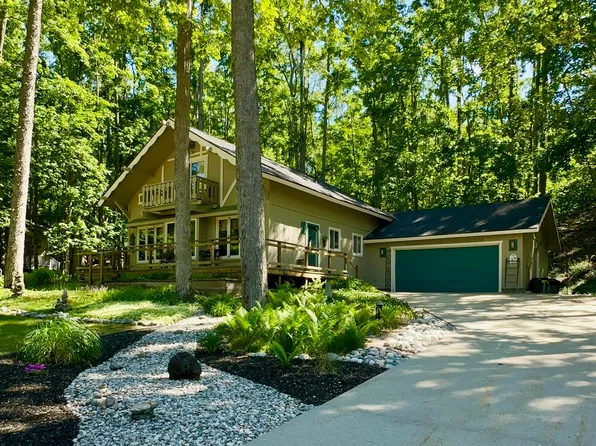 1581 Michaywe Dr, Gaylord, MI 49735