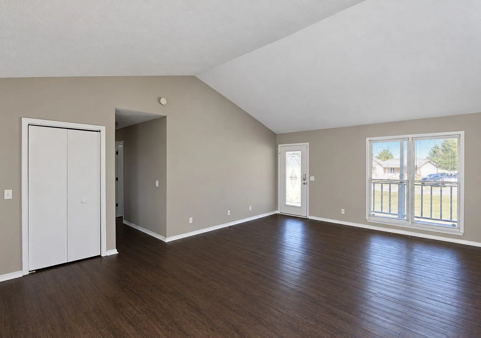 Pet-Friendly 3-Bedroom Home with Wraparound Porch — Photo 3