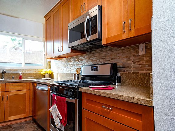 5th image of 608 N Hayworth Ave APT 8