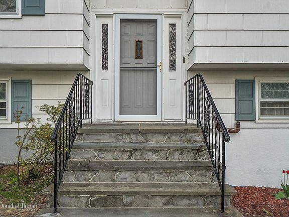 2nd image of 28 Woodbine Dr