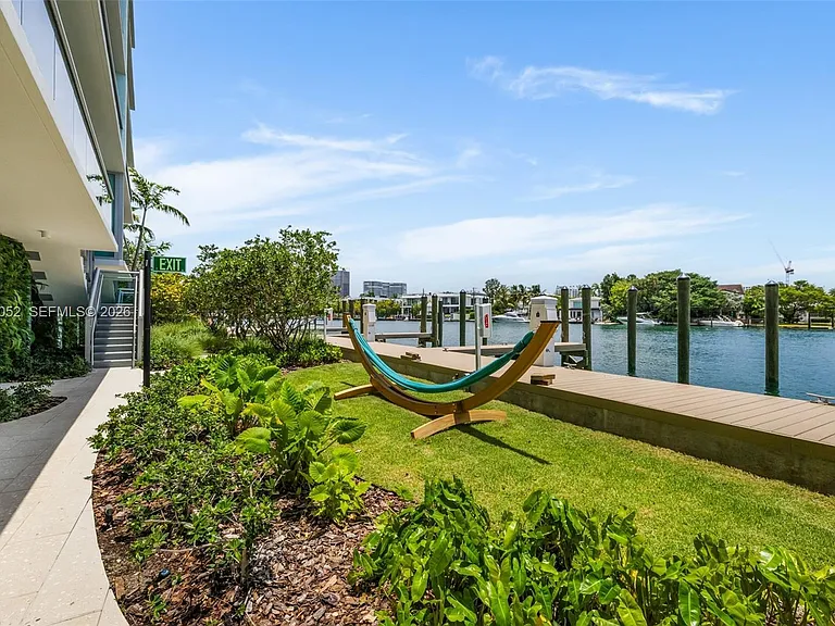 9221 E Bay Harbor Dr #210 — Photo 31