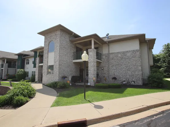 450 N Silverbrook Dr Unit 202, West Bend, WI 53090