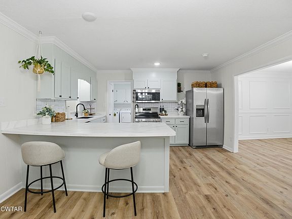3rd image of 18 Knollwood Dr