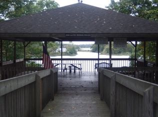 9 Robins Ln, Southampton, NY 11968