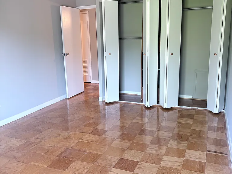 6001 Arlington Blvd — Photo 9