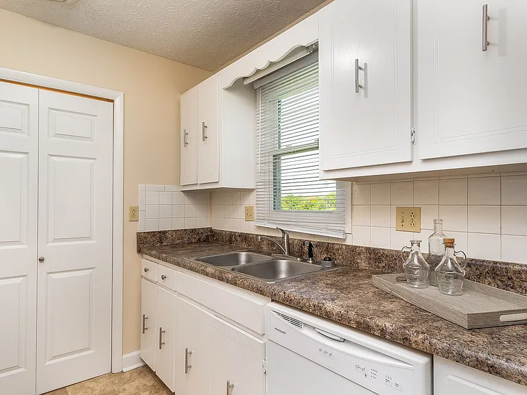 1500 Seminole Dr — Photo 9