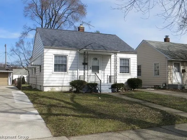 18905 Woodcrest St, Harper Woods, MI 48225