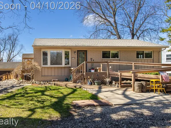 4040 Joslyn Rd, Orion, MI 48359