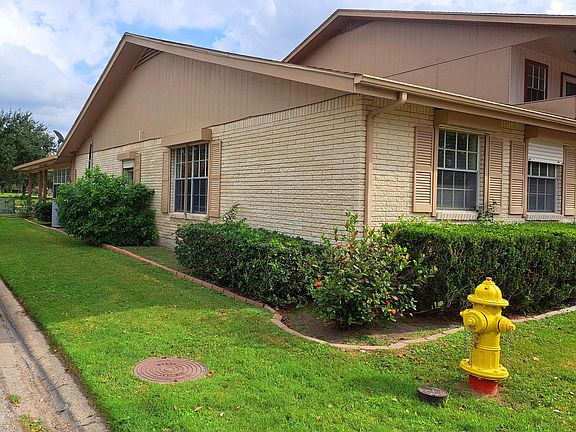 House is on corner lot on quiet Brazos Circle and Palm Valley Road West