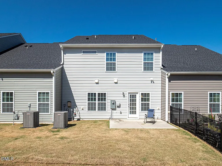 560 Barneswyck Dr — Photo 26