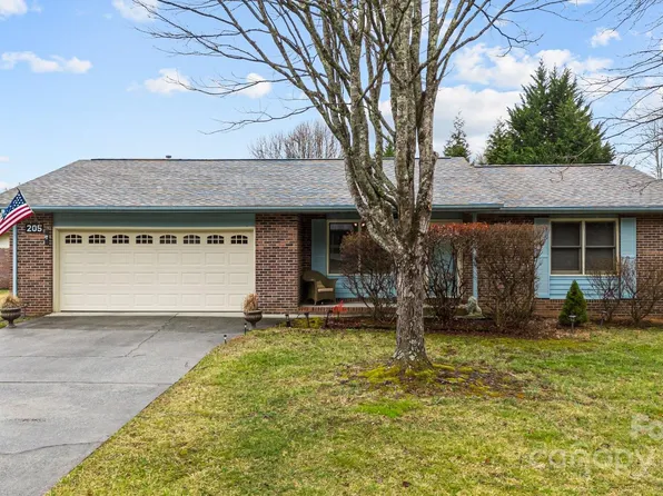 205 Resada Dr, Brevard, NC 28712