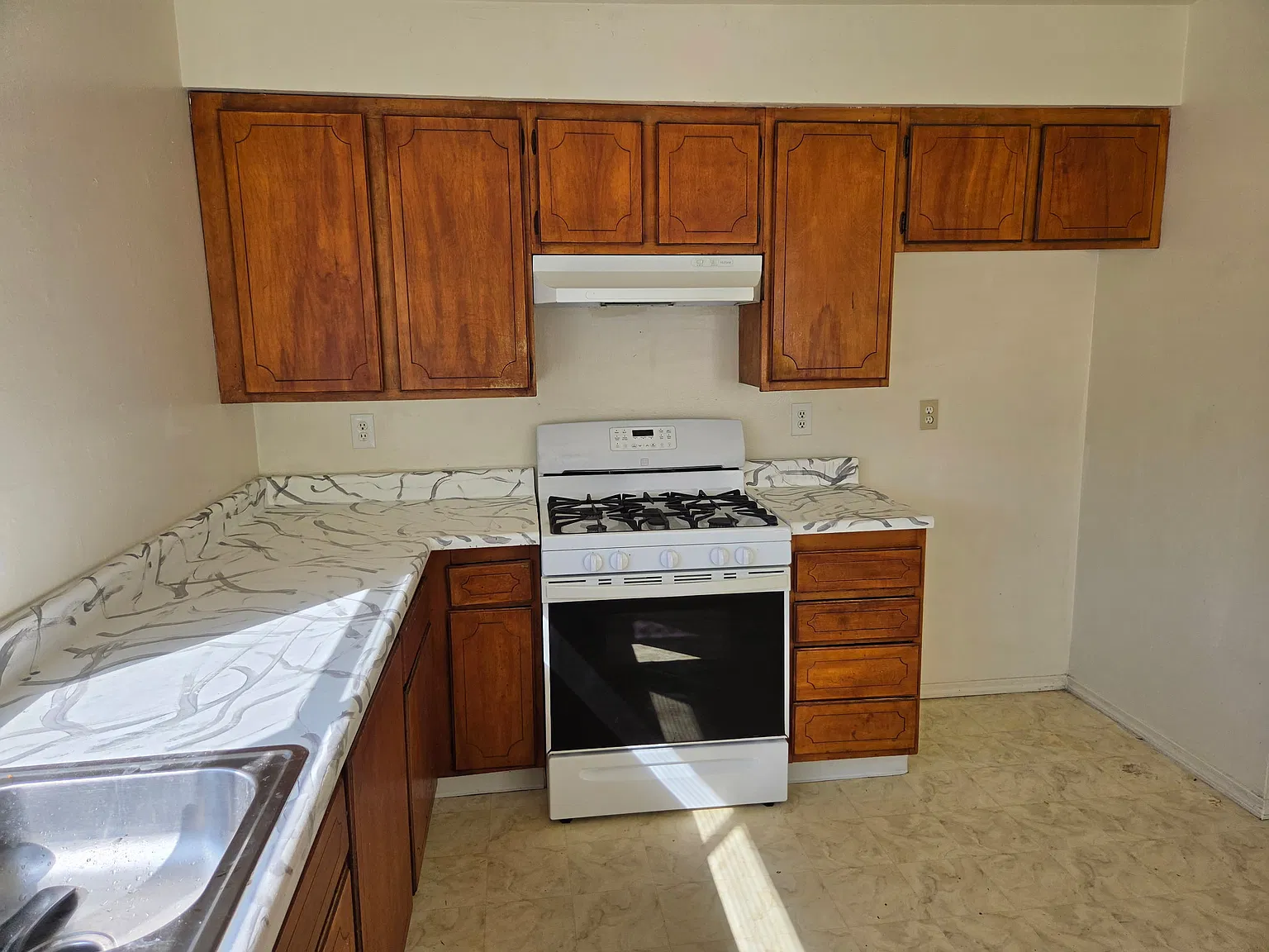 3 bed, 1219 sqft, $2,400 — Photo 4
