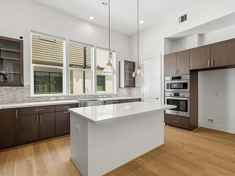 2624 Rusk St — Photo 15
