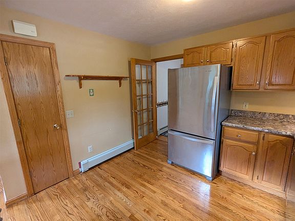 5th image of 16373 Helen St