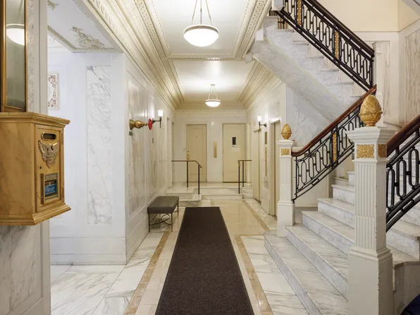 801 West End Avenue image 9 of 13