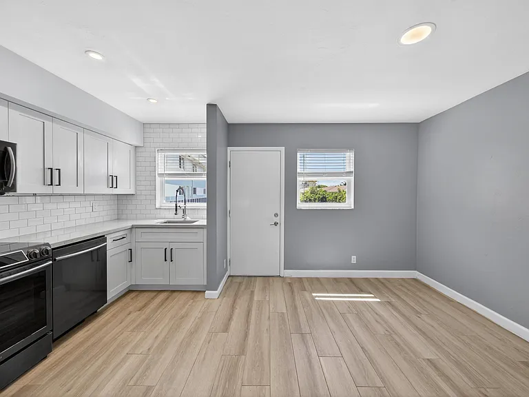 505 NE 20th Ave #209 — Photo 10