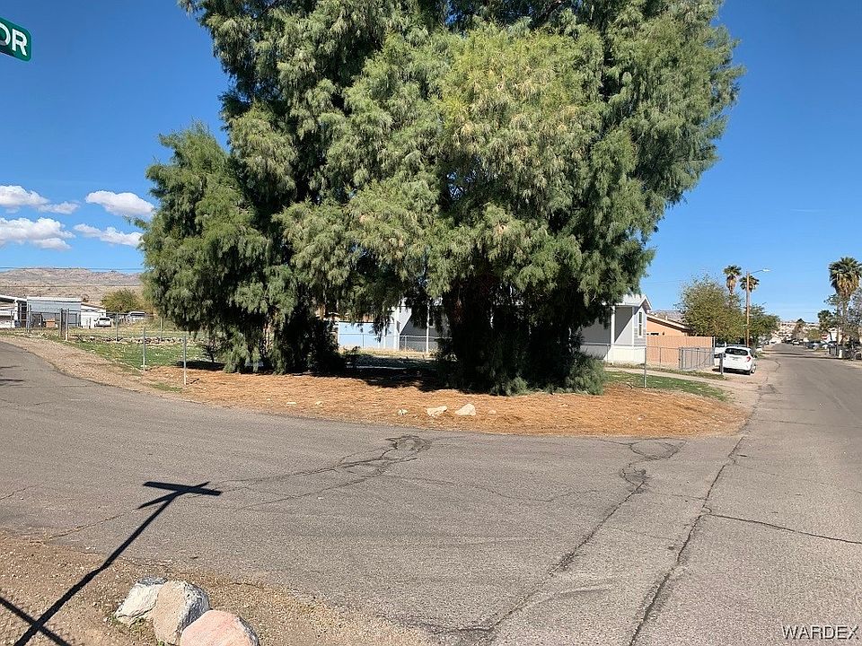 2nd image of 1889 Hualapai Drive