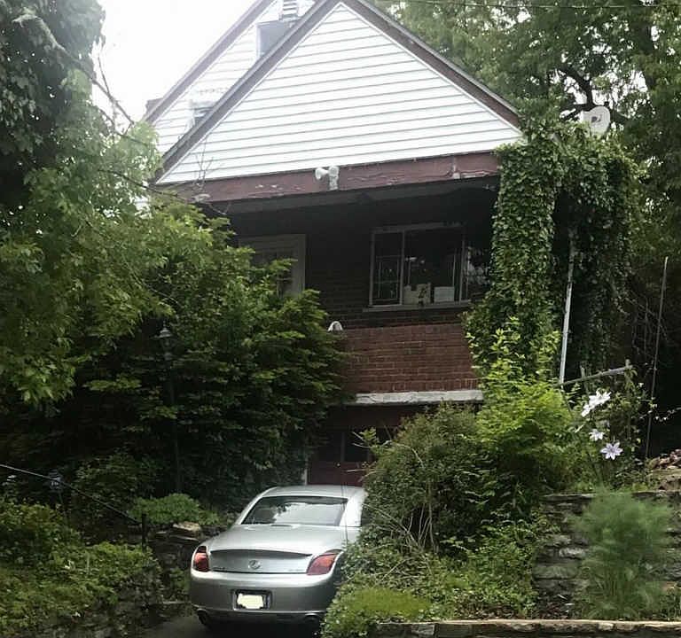 1st image of 2424 Canterbury Ave
