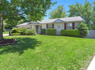 509 SW Glendana Dr, Lees Summit, MO 64081