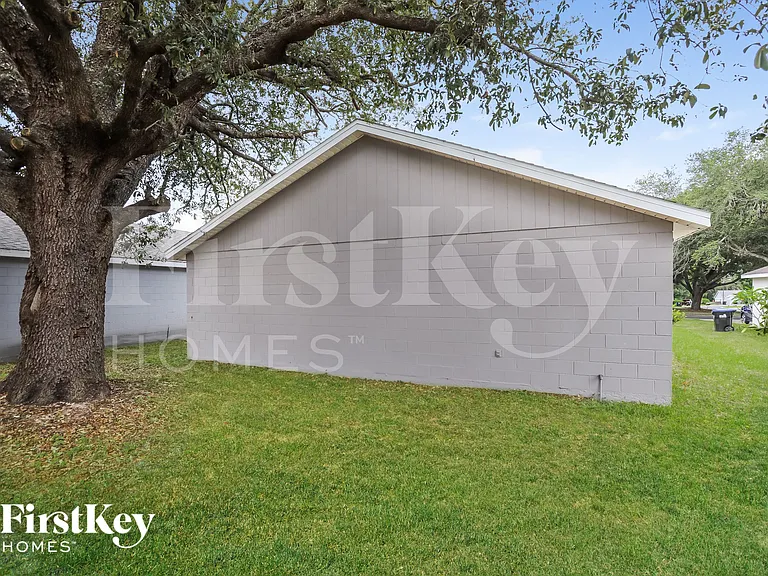 7466 Groveoak Dr — Photo 15