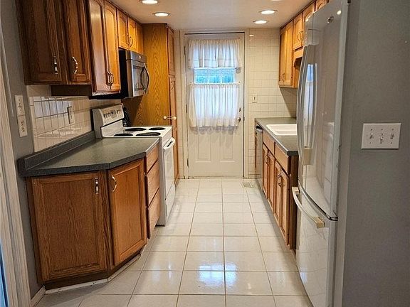 5th image of 7937 Rustic Woods Dr