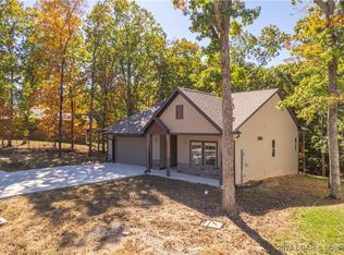 102 Yonkers Ct, Lake Ozark, MO 65049