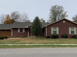 2008 20th St, Charleston, IL 61920