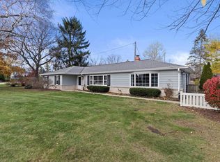 2218 W Fairlane Ave, Glendale, WI 53209