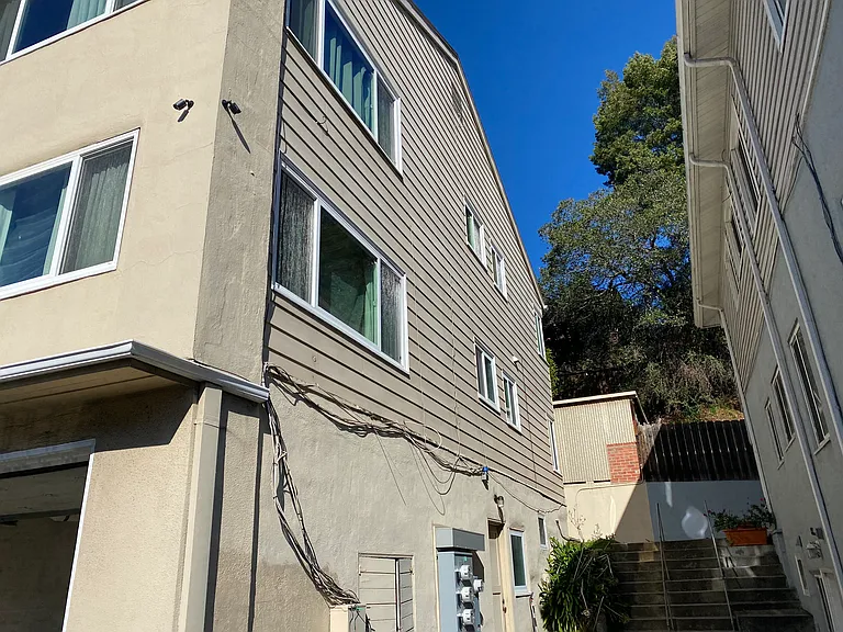 2200 Mountain Blvd #4 — Photo 9