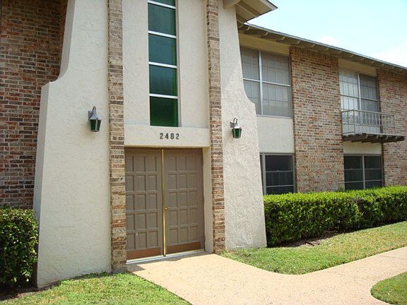 4th image of 2482 University Ave