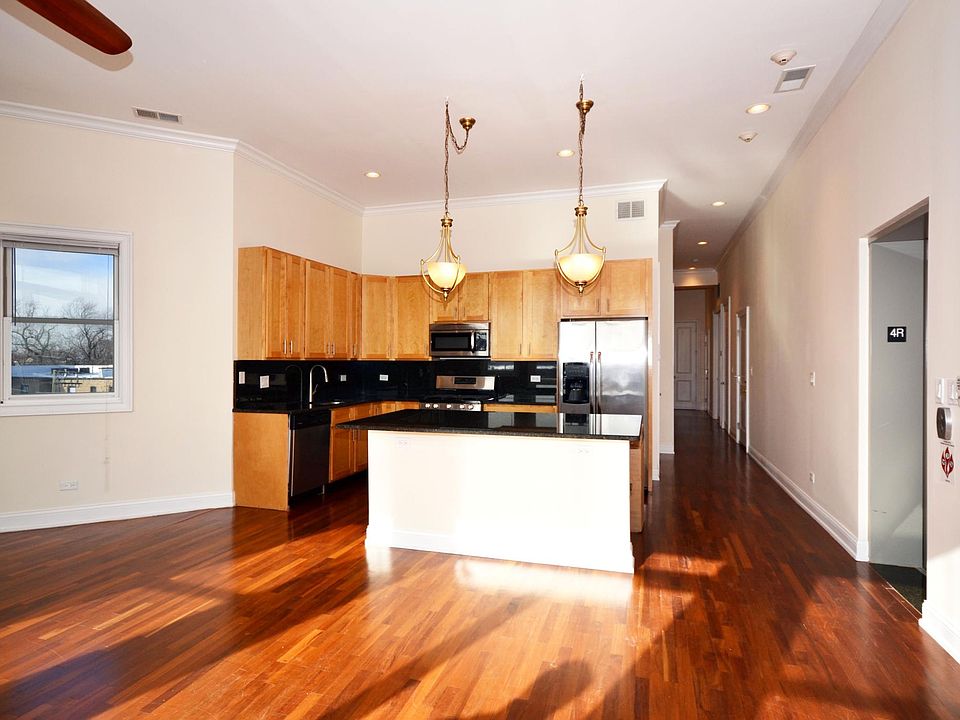 KITCHEN: OPEN CONCEPT