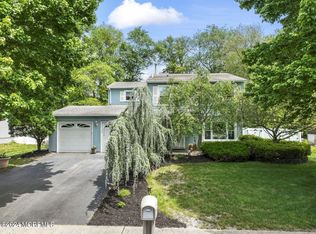 32 Sweetbriar Trl, Howell, NJ 07731