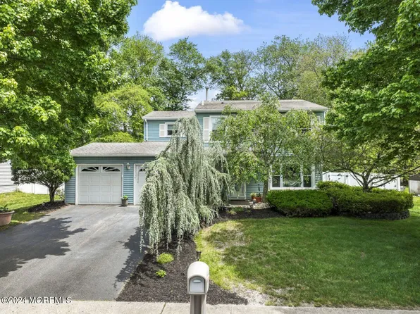 32 Sweetbriar Trail, Howell, NJ 07731