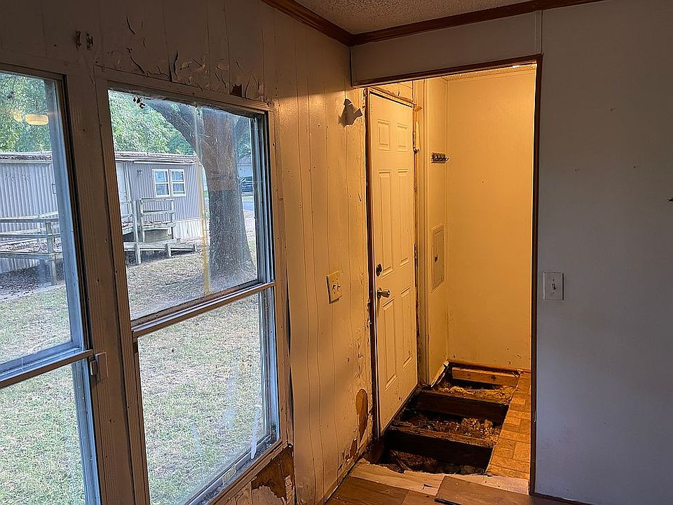 7th image of 301 N Main St #117