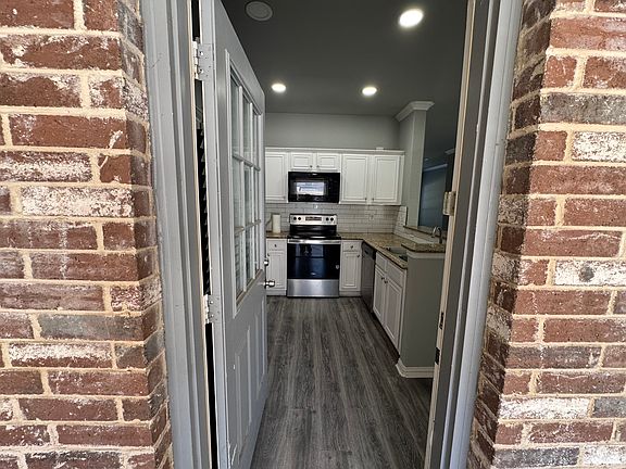 5th image of 2381 Homewood Ln