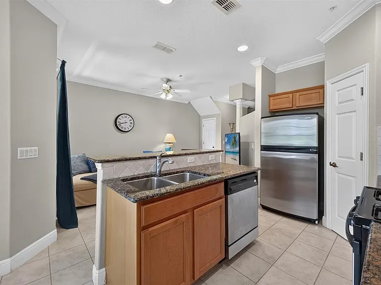 904 Assembly Ct — Photo 6