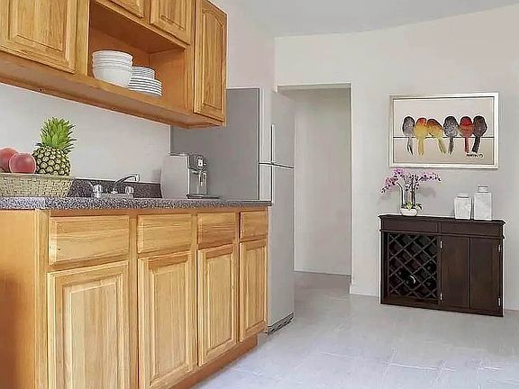 4th image of 551 Hinsdale St #Bb