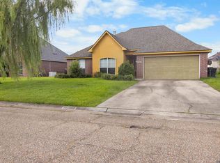 40450 Hawthorne Dr, Darrow, LA 70725