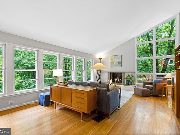 2nd image of 6208 Luckey Ct