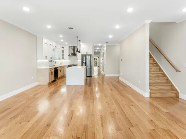 230 Griffith Street image 7 of 23