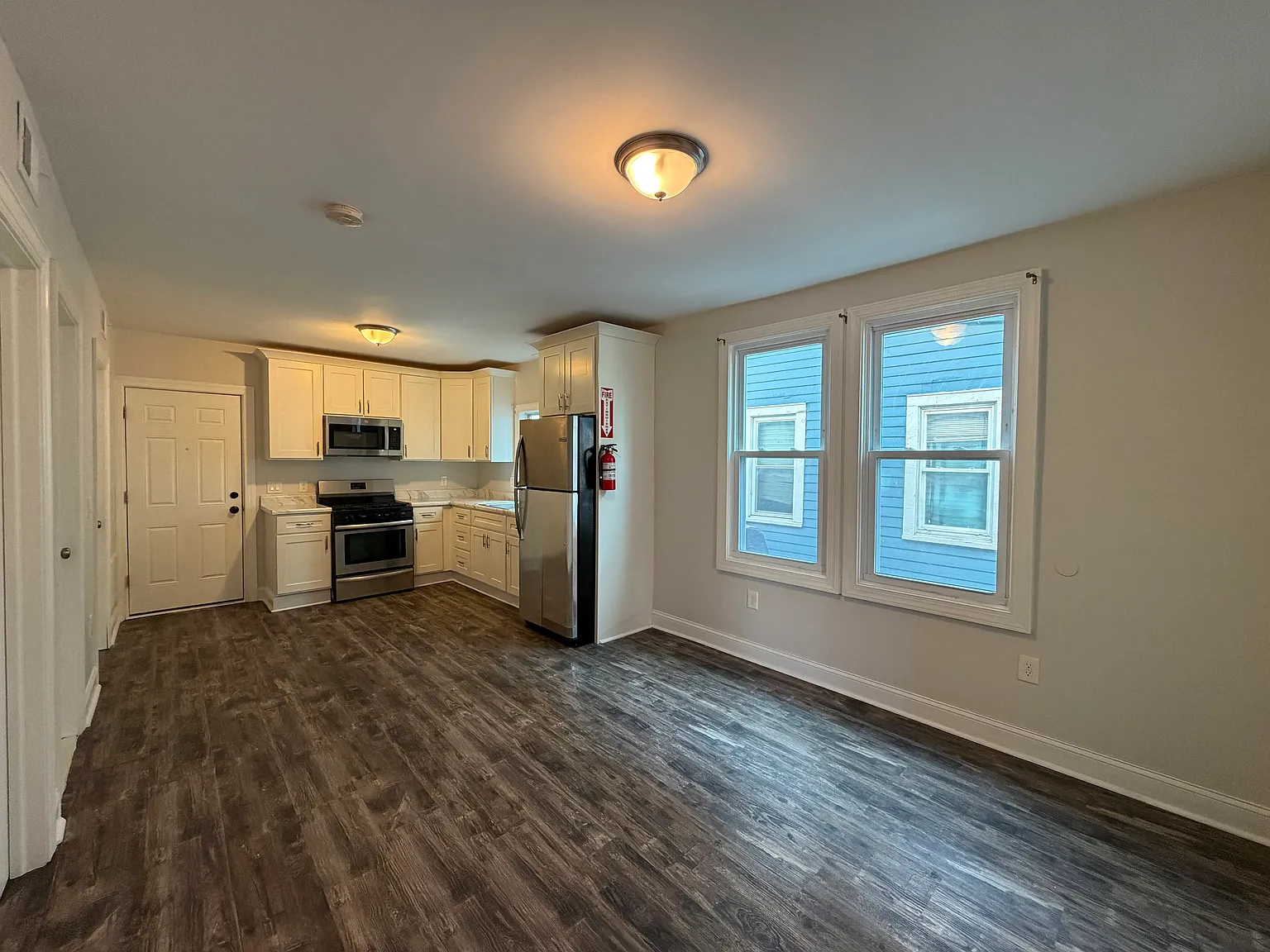 3 bed, $1,999 — Photo 3