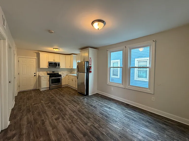 469 Alden St #1 — Photo 3